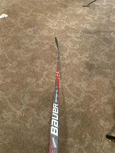 Senior Bauer Right Handed Vapor 1X Hockey Stick Toe
