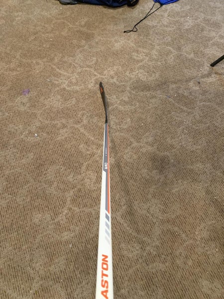 Senior Easton Right Handed Mako II Hockey Stick Heel Pro Stock Drew Doughty