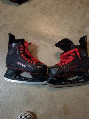 Youth Bauer Vapor X500 Hockey Skates EE (Extra Wide) Size 2