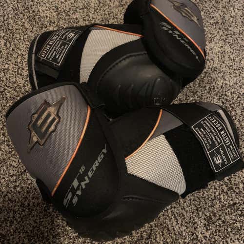 Senior Medium Easton Elbow Pads