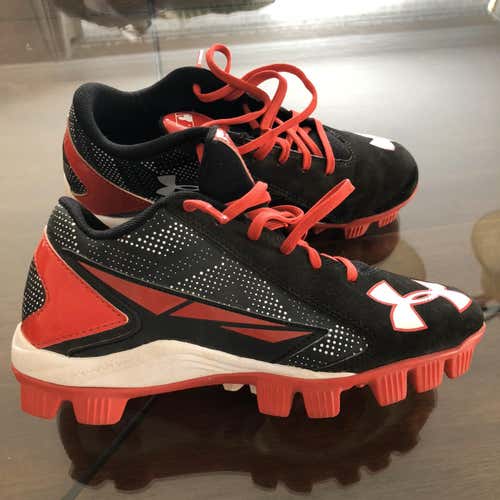 Like New YOUTH Under Armour baseball Teeball Cleats