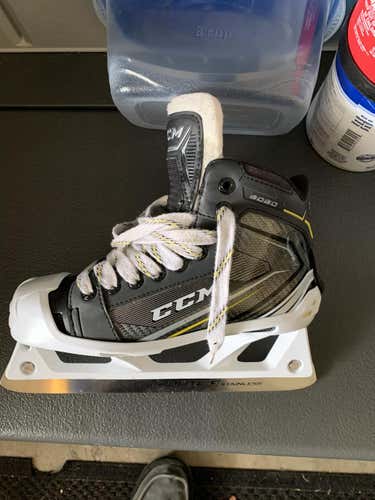 Junior CCM Tacks 9060 Goalie Skates D&R (Regular) Size 4