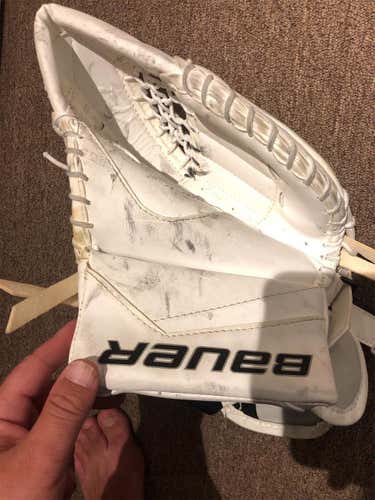 Used Once - Bauer Glove - Reactor 5000 Regular Junior