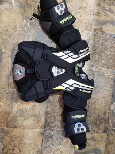 Senior Small Vaughn Velocity VE8 Pro Goalie Chest Protector
