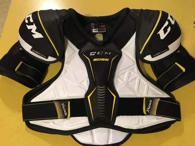 Senior Medium Tacks 5092 Shoulder Pads