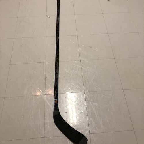 Senior Supreme 1S Hockey Stick Mid