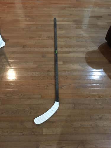 Josh Nicholls Reebok Ribcore RH Senior Stick