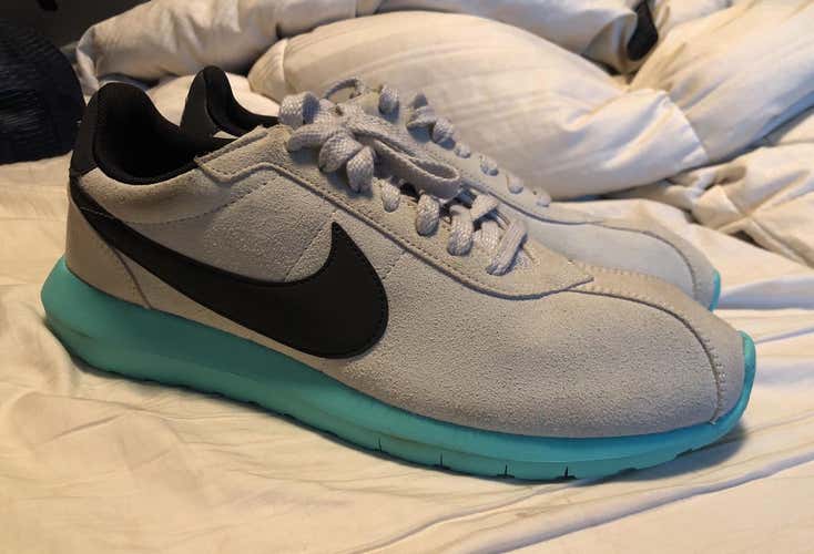 Nike Men’s 10.5 (Worn once)