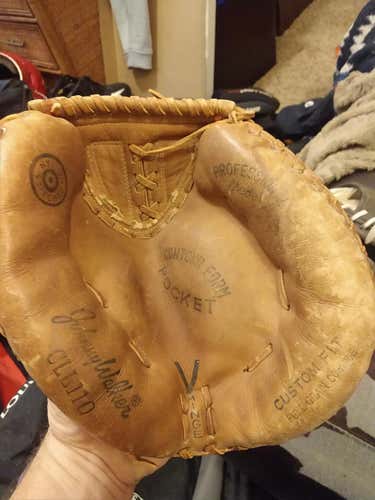 Vintage Johnny Brown CLL110 Right Handed Catcher's Mitt Made in Japan Baseball Glove