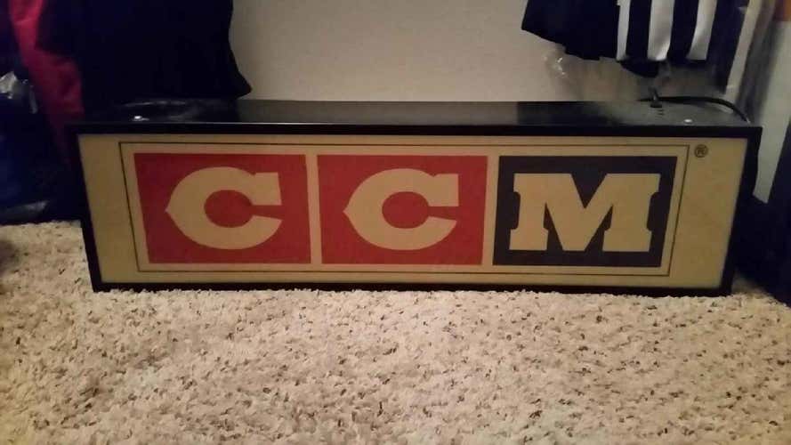 Authentic CCM pro shop lamp in perfect condition