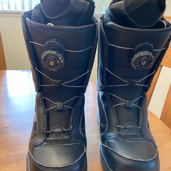 Almost New Vans Women's 8.5 (Women's 9.5) Encore Snowboard Boots Medium Flex