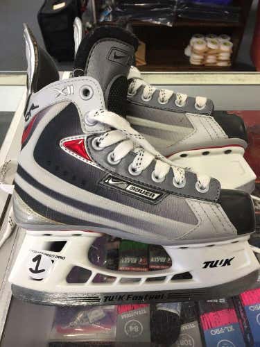 Junior Size 1 Bauer Vapor XII Ice Hockey Skates