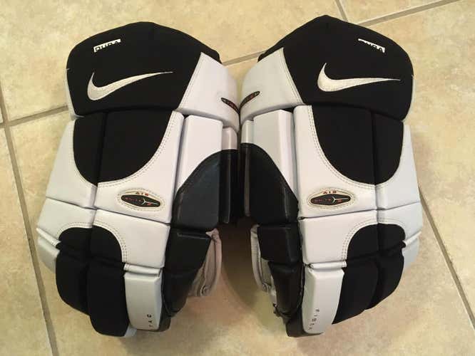 *BRAND NEW* Nike Ignite Senior Gloves *RARE* (Black/White, 14.5")