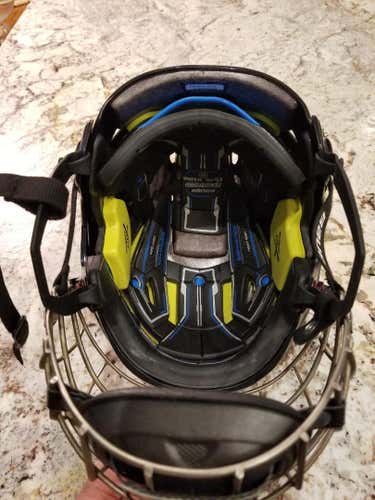 Black Medium Bauer Re-Akt 200 Helmet
