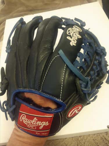 Black High School/College Rawlings Right Handed Infield RCS175BR 11.75" Infield Baseball Glove