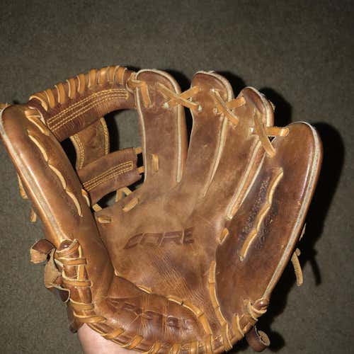 Brown Easton Core Infielder’s Baseball Glove 11.5" (ECG1150)
