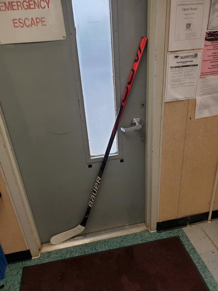 Senior Bauer Right Handed Vapor FlyLite Hockey Stick Mid Pro Stock