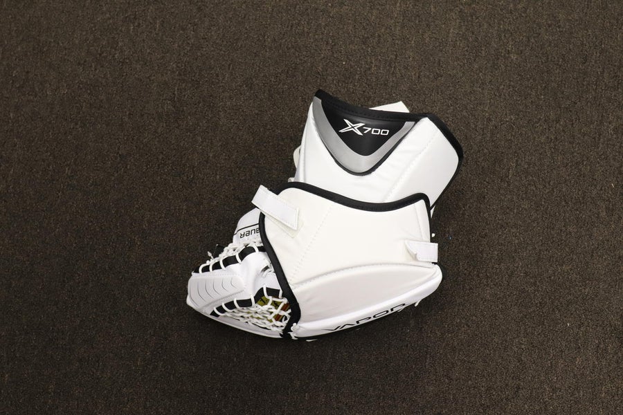 White New Senior Bauer Regular Vapor X700 Goalie Catch Glove White/Black