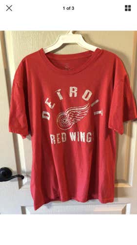 Detroit Red Wings Men’s Short Sleeve T-Shirt Size Large L Heather Red 3Four