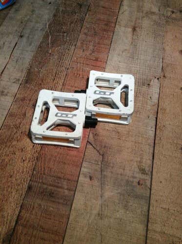 Vintage GT Flattie Mountain Bike Platform Pedals ~ White~ Free Shipping! Rare!