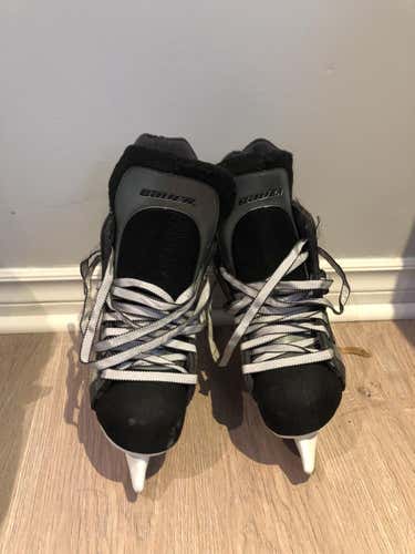 New Senior Bauer SFL Hockey Skates D&R (Regular) Size 4