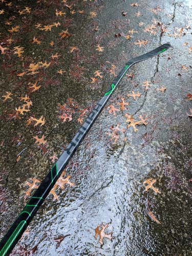 Senior Bauer Right Handed Vapor ADV Hockey Stick Mid P88