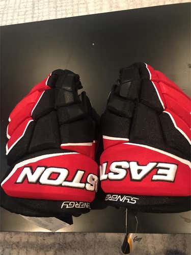 Black Red And White Senior Easton Synergy GX Gloves 13"