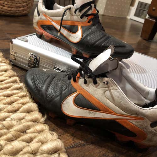 9.0 (Women's 10) Nike Cleats