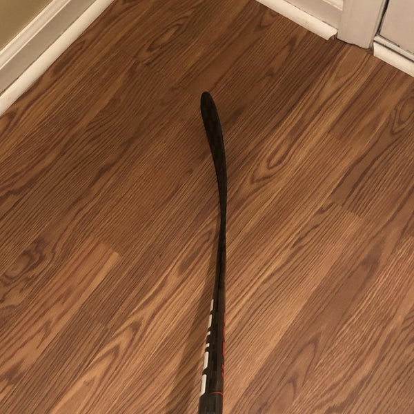 Senior Right Handed Vapor FlyLite Mid Hockey Stick