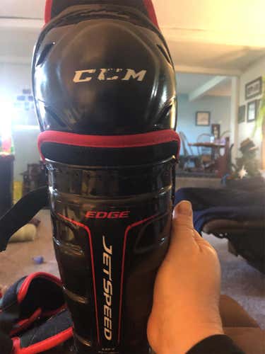 Youth CCM JetSpeed FT1 Pro Stock Shin Pads