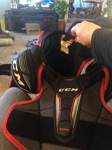 Senior Small CCM JetSpeed FT1  Shoulder Pads