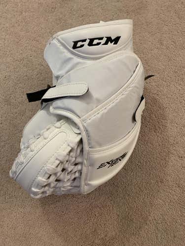 White New Senior CCM Regular Extreme Flex II 860