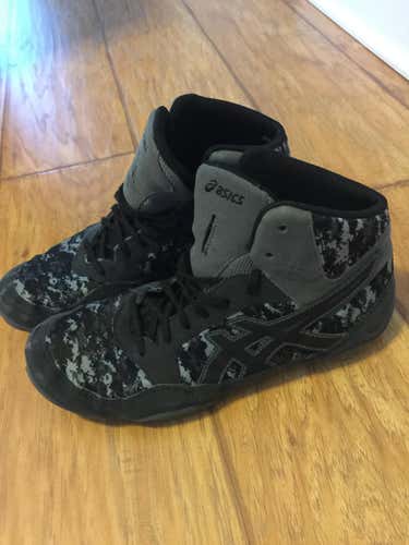 Asics Snapdown 2 Wrestling Shoes - Gently Used - Size 7