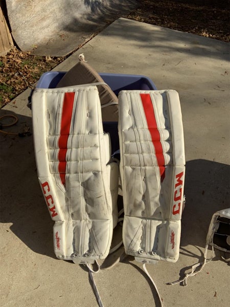 White Senior 31" Extreme Flex 860 Goalie Leg Pads