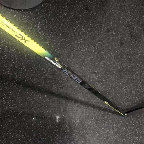 Senior Alpha DX Hockey Stick Mid Pro Stock