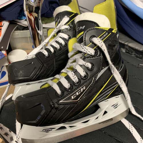Almost-new CCM Tacks 4092 Hockey Skates Youth Size 12.5