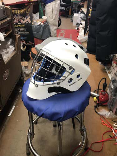 New Senior Vaughn VM 2300 Goalie Mask Large
