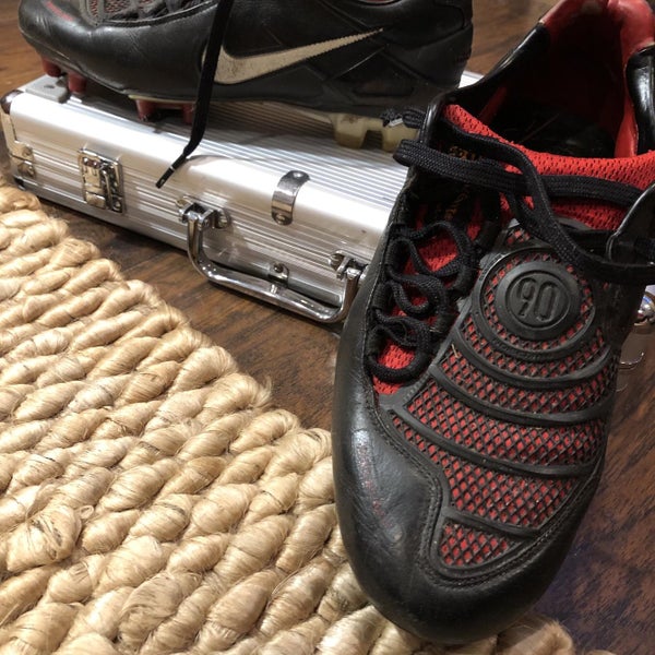 Black Men's 8.5 (Women's 9.5) Nike Cleats