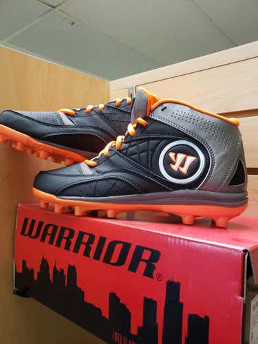 Warrior Low Cut Youth Men's 6.0 (Women's 7.0) Molded Cleats