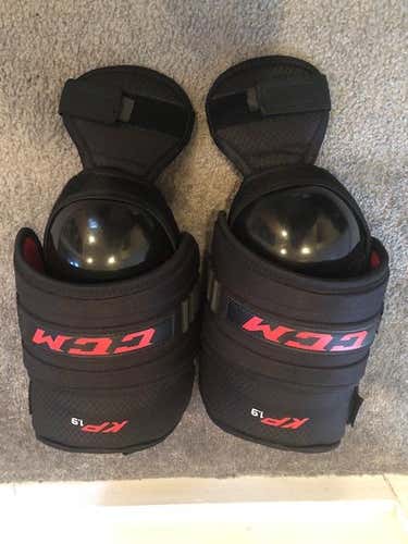 New CCM Knee Pads KP1.9 Senior