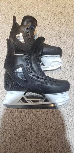 True Pro Custom Hockey Skates: D&R (Regular) Size 9.5