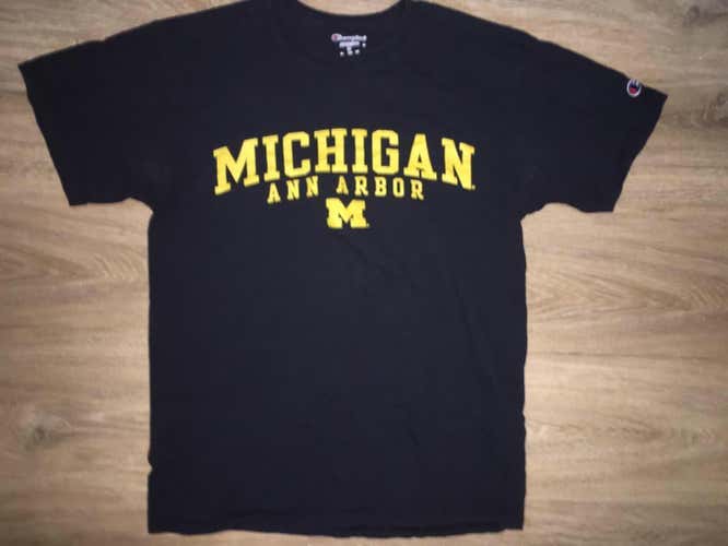 (Medium) New Michigan Wolverines Shirt x