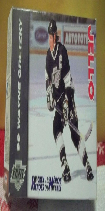 Luc Robitaille Los Angeles Kings Statue Figure & #20 Jersey Retirement SGA  Banner Combo