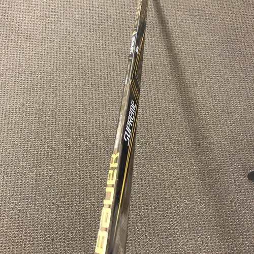 Senior Right Handed Supreme 1S Mid Hockey Stick