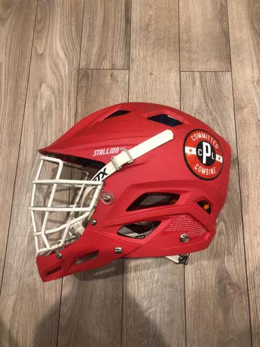 Commited Combine Red Adult Player STX Stallion 650 Helmet Size - Large