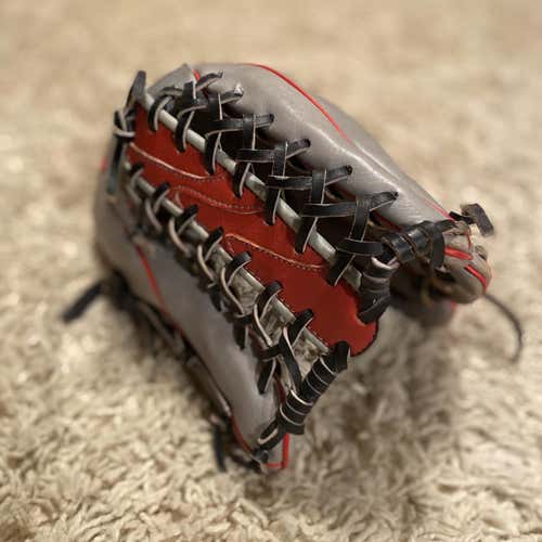 Silver High School/College Outfield Sha/do Edge 12.5" Baseball Glove