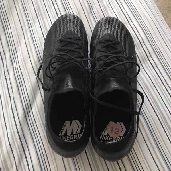 Black Men's 12 (Women's 13) Nike Mercurial vapor 13 elite Cleats