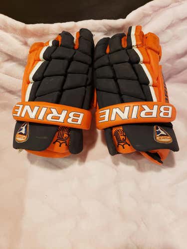 Brine Clutch Goalie Gloves 10"