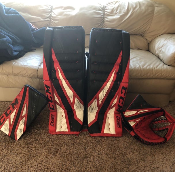 Black Senior 33" CCM Regular Extreme Flex 4 Goalie Full Set