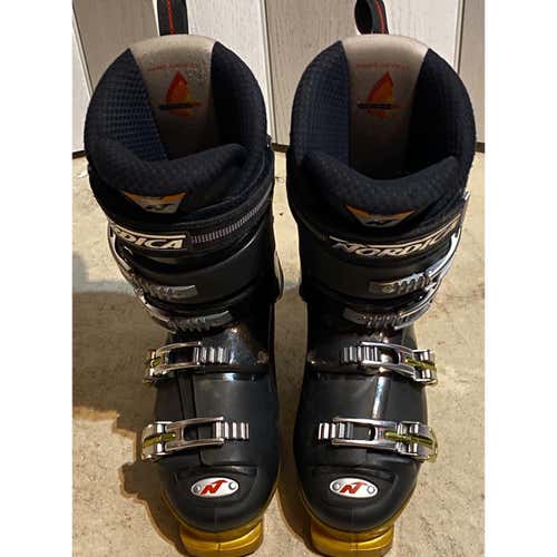 Nordica W-10  All Mountain Carving  Ski Boots